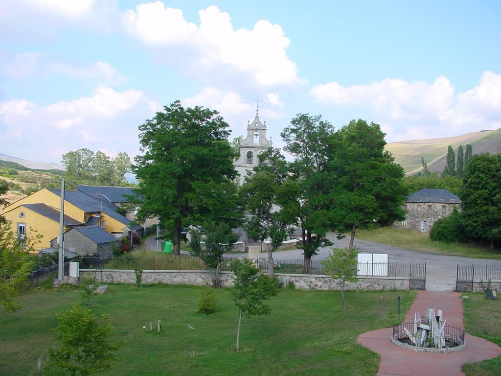 Hotel La Mora Villaseca de Laciana Екстер'єр фото